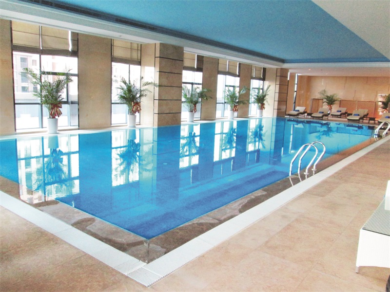 恒溫游泳池設備選型指南：空氣源熱泵原理及優勢概述