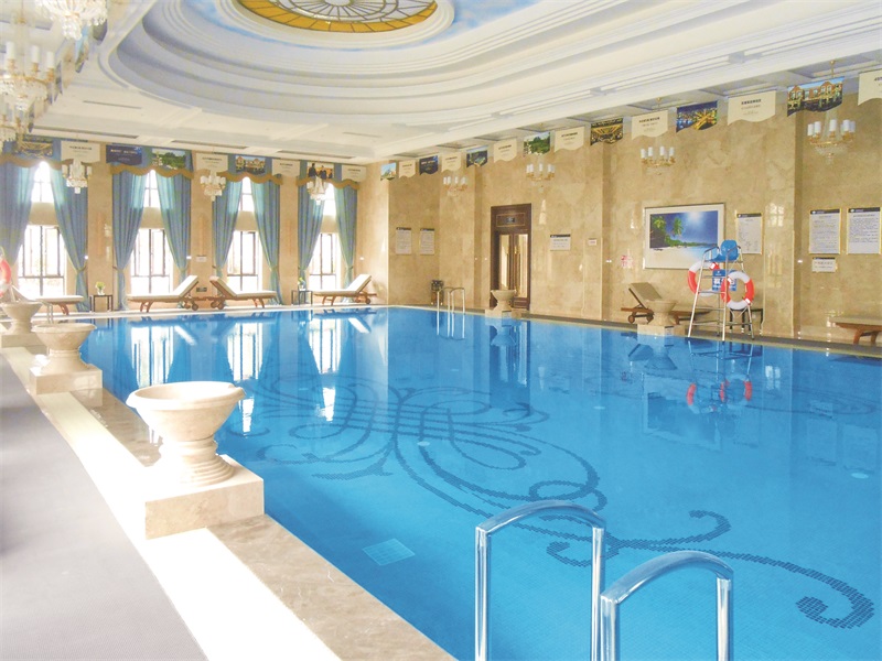 高端酒店空氣源熱泵熱水系統:實現環保與舒適的完美結合