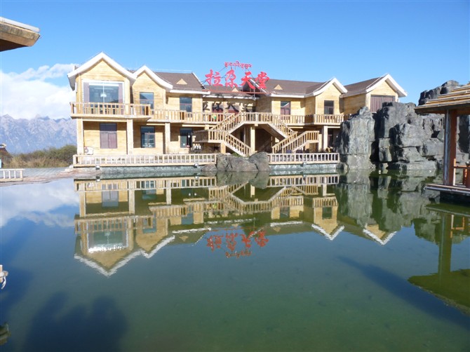 泳池?zé)岜煤推胀岜糜惺裁磪^(qū)別