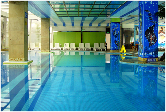 空氣源熱泵圓你四季游泳夢